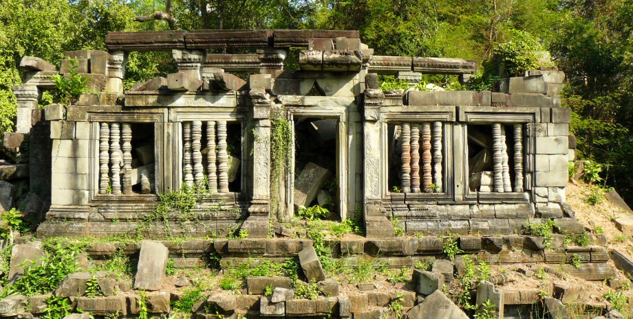 Entre temples et jungle oubliés