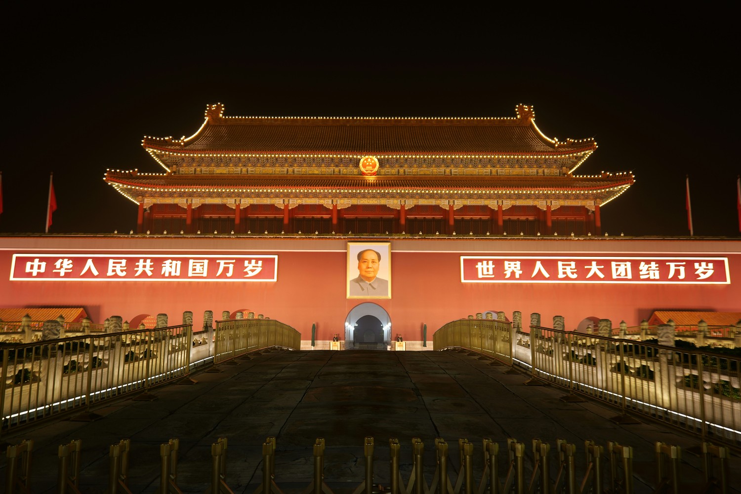 La porte de la Paix céleste avec le portrait de Mao