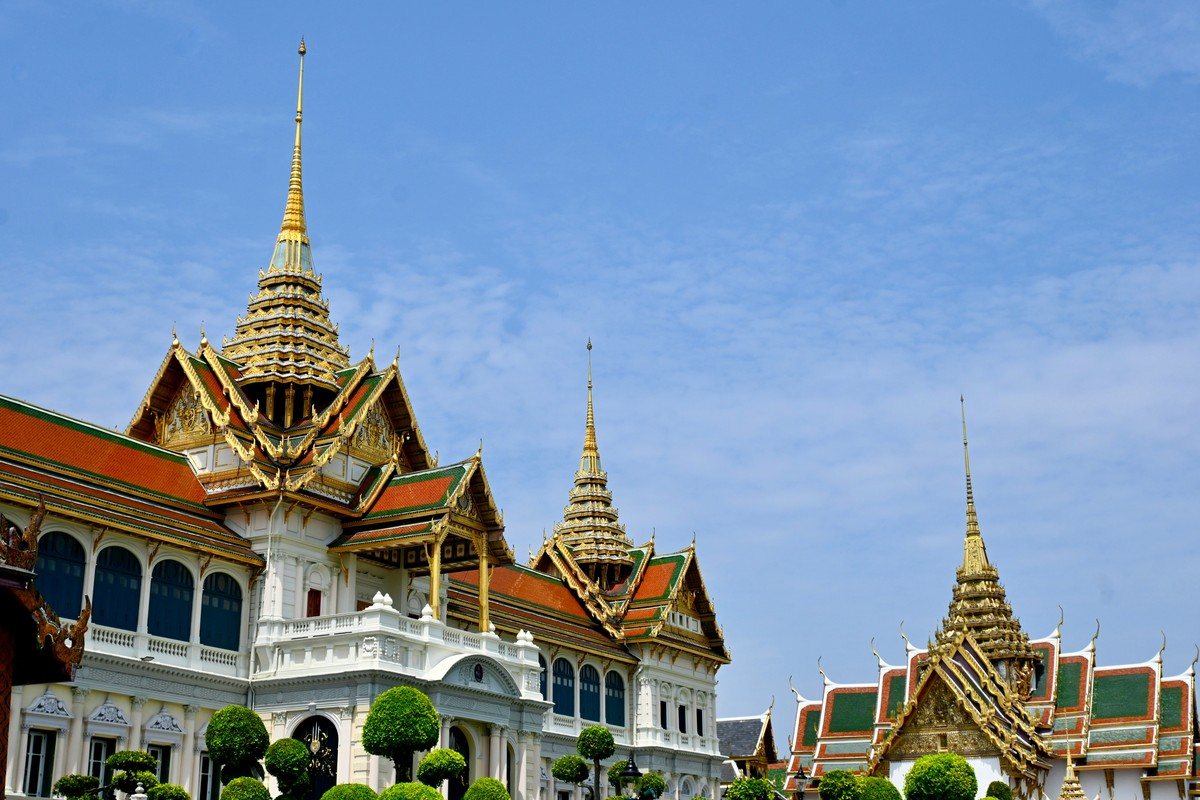 Le Chakri Maha Prasat, façade néoclassique surmontée de trois flèches thaïlandaises