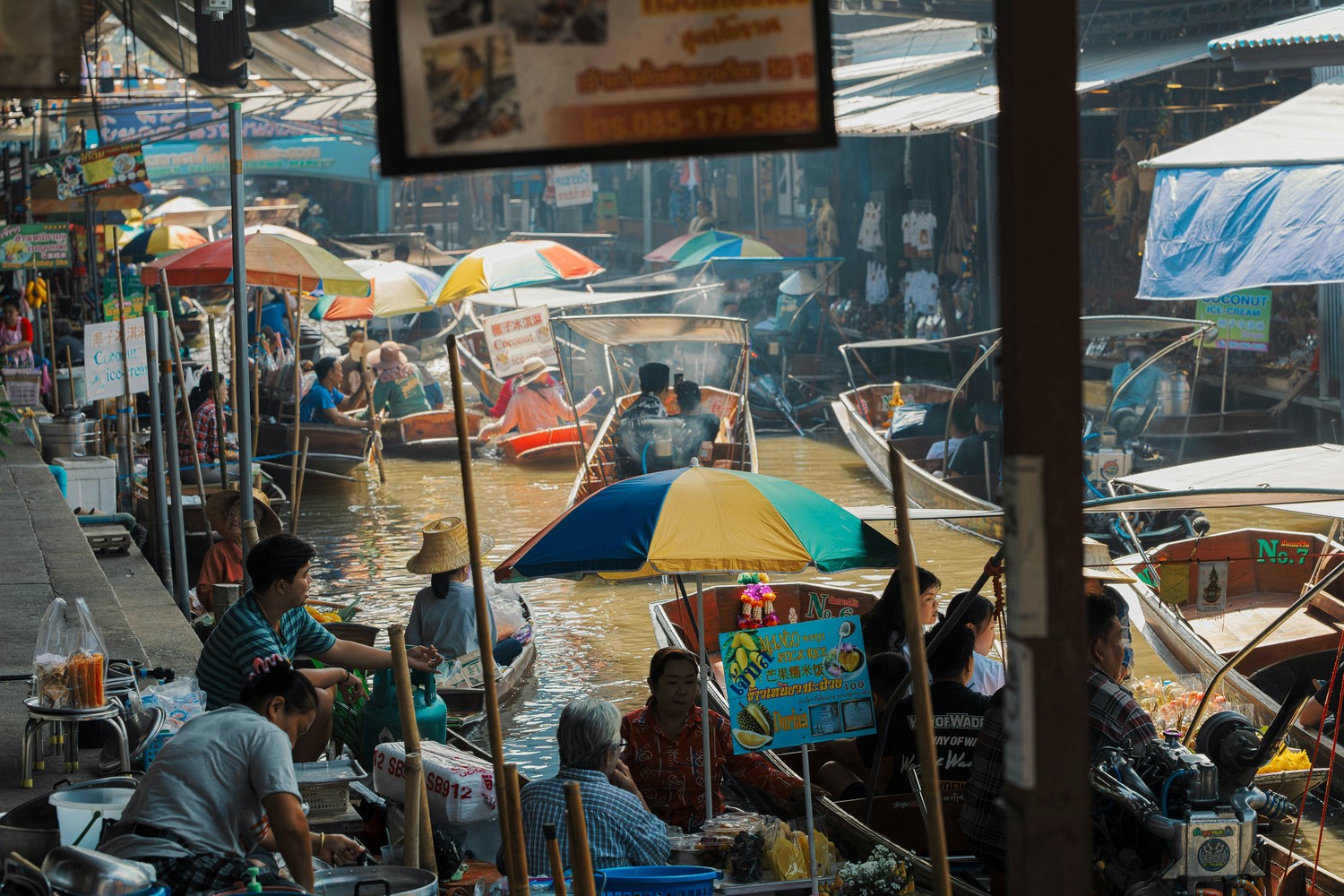Khlong Lat Mayom face à Damnoen Saduak : choisir son marché flottant à Bangkok